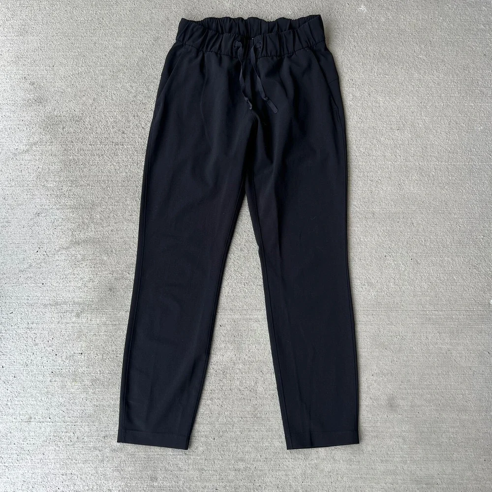 Lululemon Women's Black Elastic‎ Waist Joggers Casual Athletic Pants Size 4